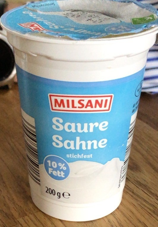 ALDI MILSANI Saure Sahne  Mit 10 % Fett Aus der Kühlung  200g 0.75€ 1kg 3.75€ 2023 0.65€ 1kg 3.25€ 4061458168946